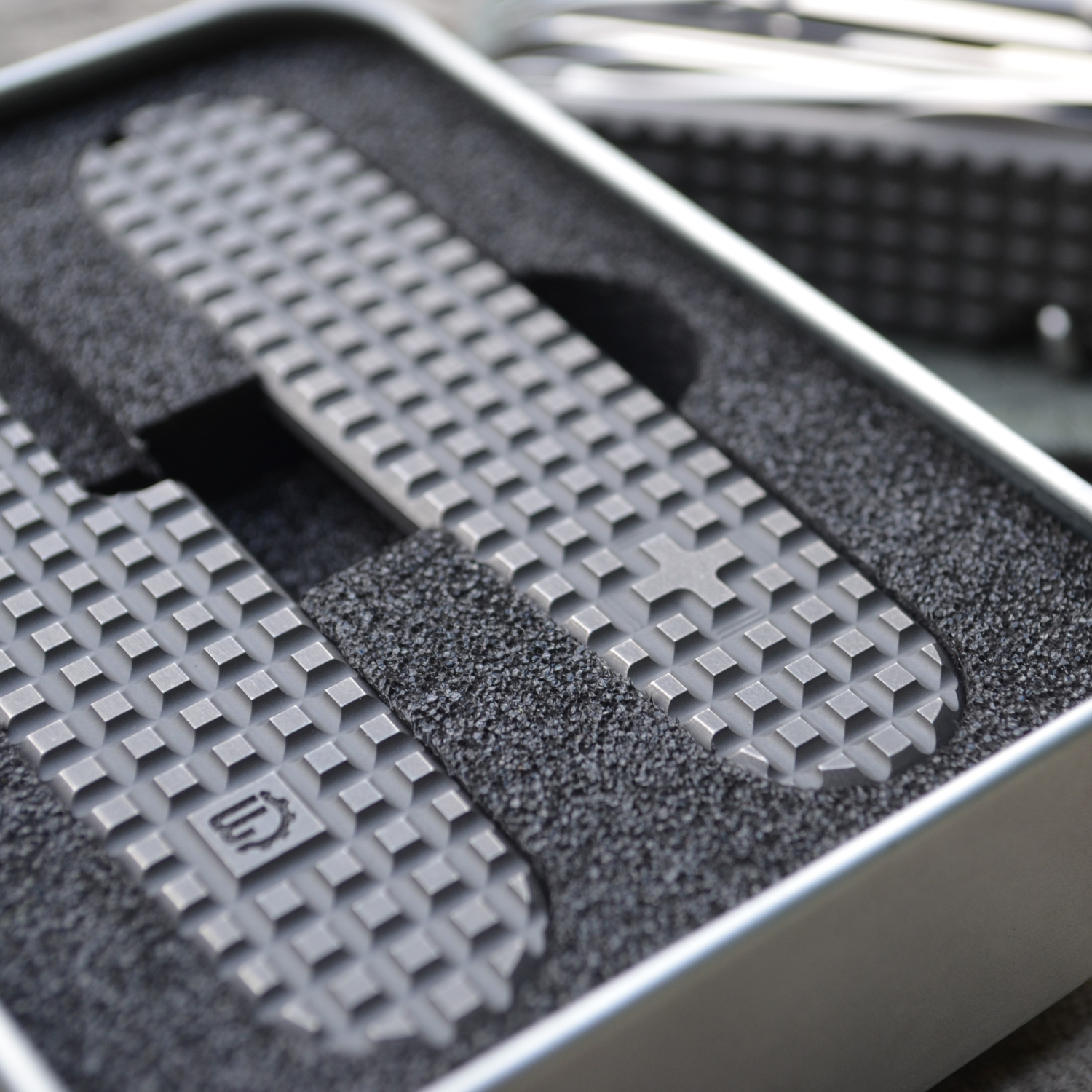 TITAN - HARDFRAGGED used wash - extrem griffig - ti - Griffschalen oder montiertes Taschenmesser - Titan Grade 5  (Ti 6AI 4V) - 91mm